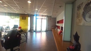 Lloguer Local Comercial  Plaça miquelets. Ampli local per al teu negoci!!