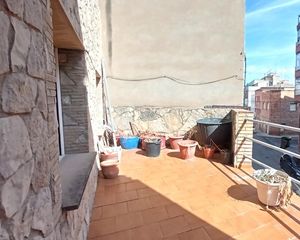 Casa in Santa Margarida de Montbui. Casa con gran garaje y terrazas