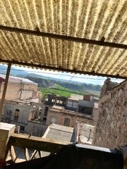 Casa adossada  Carrer de la caritat. Oportunitat ideal inversors!