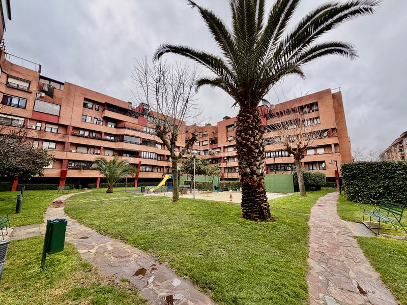Foto 35539840-52c1-4f76-85e3-cf5036e19839. Dúplex amb calefacció aparcament piscina a V Centenario Leganés