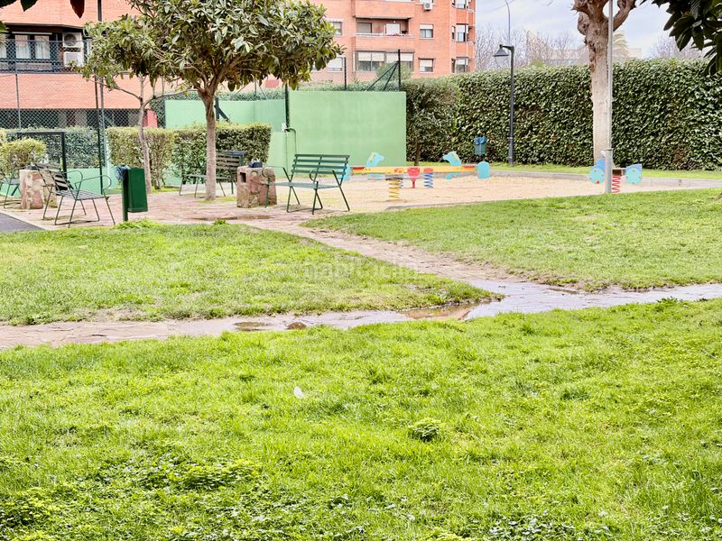 Foto 5655aa94-5840-4fdf-b8f7-0fc2196988f9. Dúplex amb calefacció aparcament piscina a V Centenario Leganés