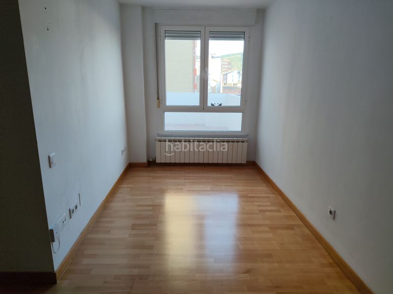 Foto 3f60f87c-0cbc-430f-a5f5-2c82d136d309. Pis a calle general vives 39 a Zona Alta Ponferrada