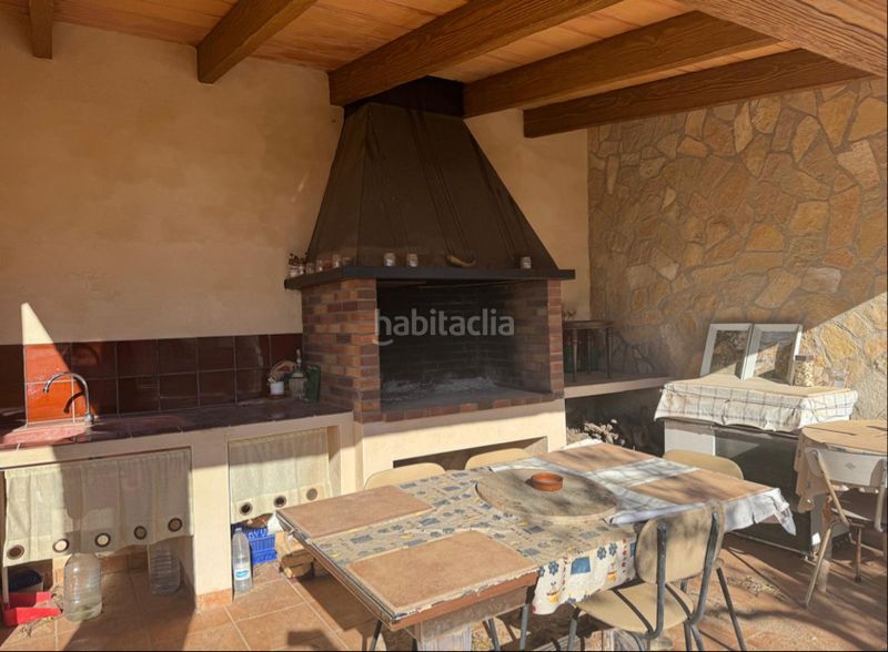 Foto 1ad361f7-a3a6-4542-8984-6b543931db06. Masia amb xemeneia aparcament a L´Ametlla de Mar Ametlla de Mar (L´)