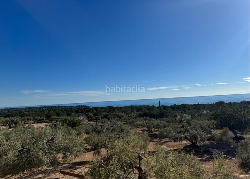 Foto f2233e10-cb9e-496e-b09c-7271b765e96d. Masia amb xemeneia aparcament a L´Ametlla de Mar Ametlla de Mar (L´)