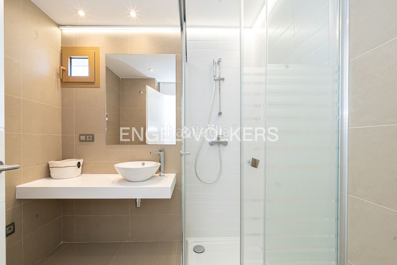 Foto 855bd594-f89e-4565-9fcd-15a360b28d35. Apartament amb piscina a Playa Poniente Benidorm