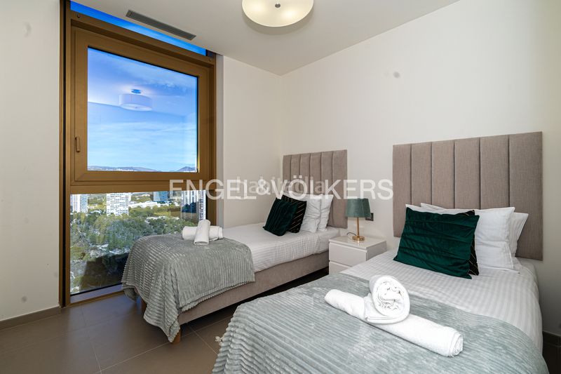 Foto b5666ea8-f026-4699-a394-079dfa12dc16. Apartament amb piscina a Playa Poniente Benidorm
