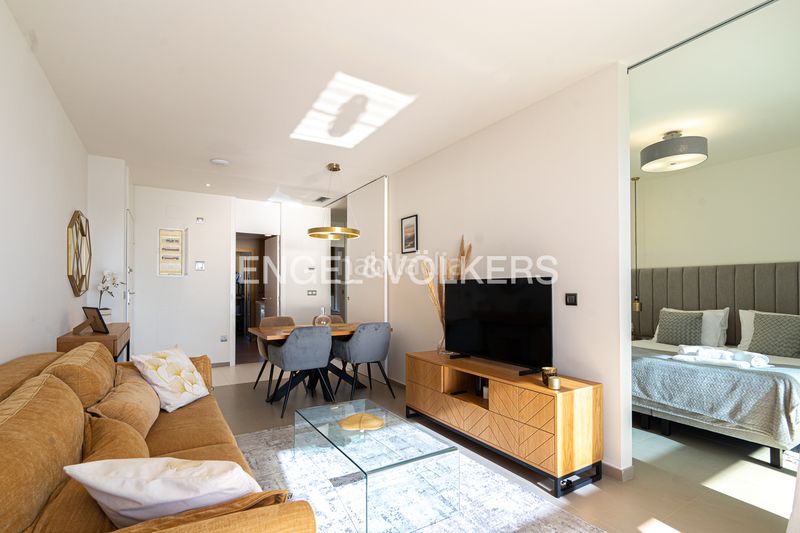 Foto ef8221cf-c104-442e-afee-56230fbf4a7c. Apartament amb piscina a Playa Poniente Benidorm