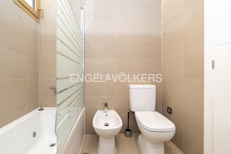 Foto f8dc25d7-0deb-4809-8259-bd5d07cf529a. Apartament amb piscina a Playa Poniente Benidorm