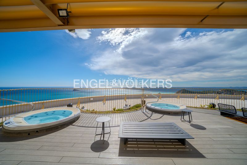Foto 0aab0390-b30a-4d0c-a8ba-f1ca0abd68ef. Apartament amb piscina a Playa Poniente Benidorm