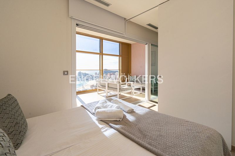 Foto 24c2251e-6826-4eeb-8fd9-faf2f61ec30a. Apartament amb piscina a Playa Poniente Benidorm