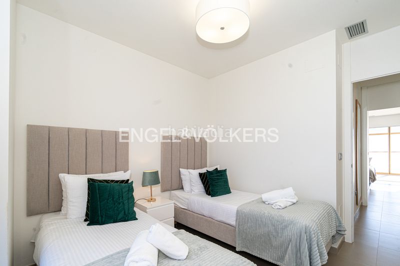 Foto b15c81a1-9a24-401e-bba1-d5324534d9b2. Apartament amb piscina a Playa Poniente Benidorm