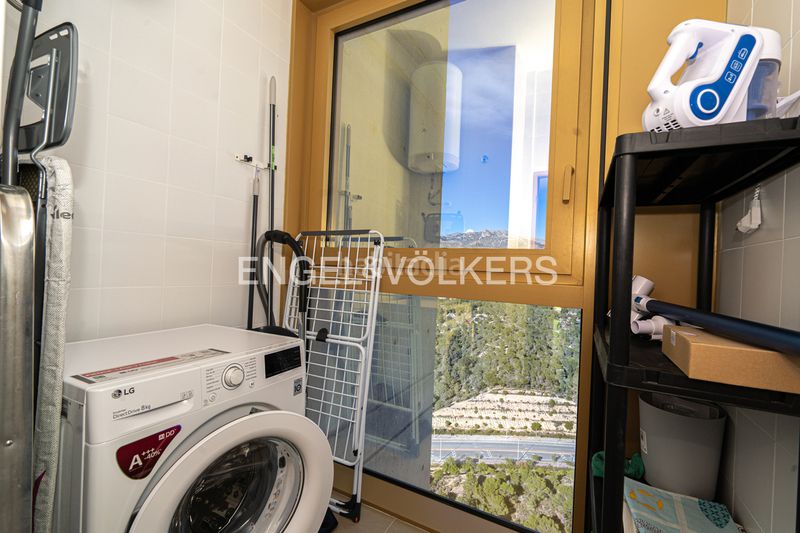 Foto c985189d-a77d-4599-8ab7-00bbc370df85. Apartament amb piscina a Playa Poniente Benidorm