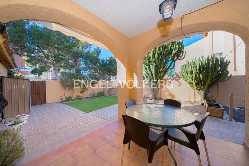 Foto 4e6c97fd-e77d-40e2-9777-c204700dec88. Casa adossada amb piscina a Sierra Helada Benidorm