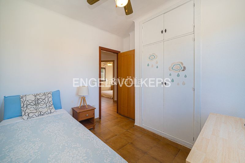 Foto c259e15c-0b14-4754-b3a2-fdaeddb1ffe4. Casa adossada amb piscina a Sierra Helada Benidorm