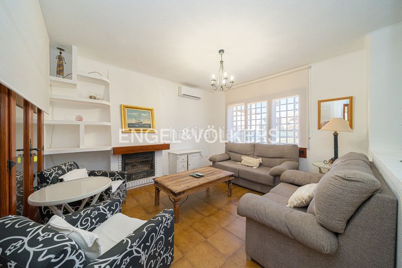 Foto cb12b331-87bb-476f-bbc7-d4d323753801. Casa adossada amb piscina a Sierra Helada Benidorm