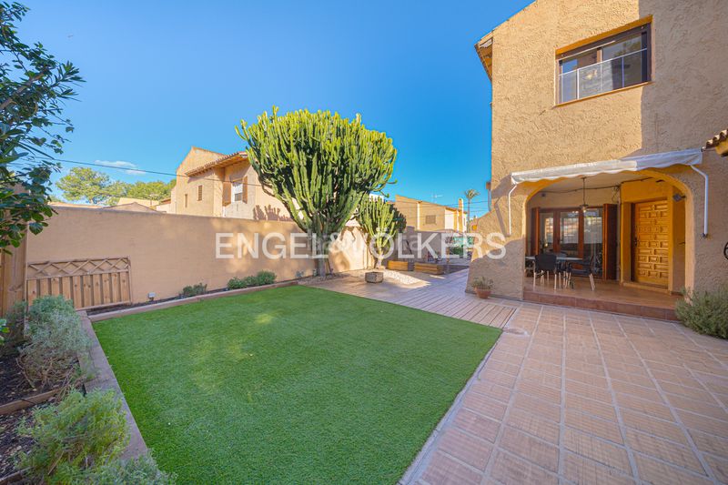 Foto b3813878-3138-476b-89a7-3baeb91610d9. Casa adosada en Sierra Helada Benidorm