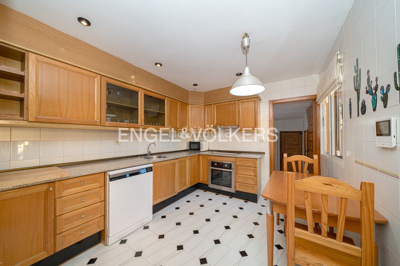 Foto b7bb7474-7c9a-43a0-8f4e-4f5a73fd8fc6. Casa adosada en Sierra Helada Benidorm