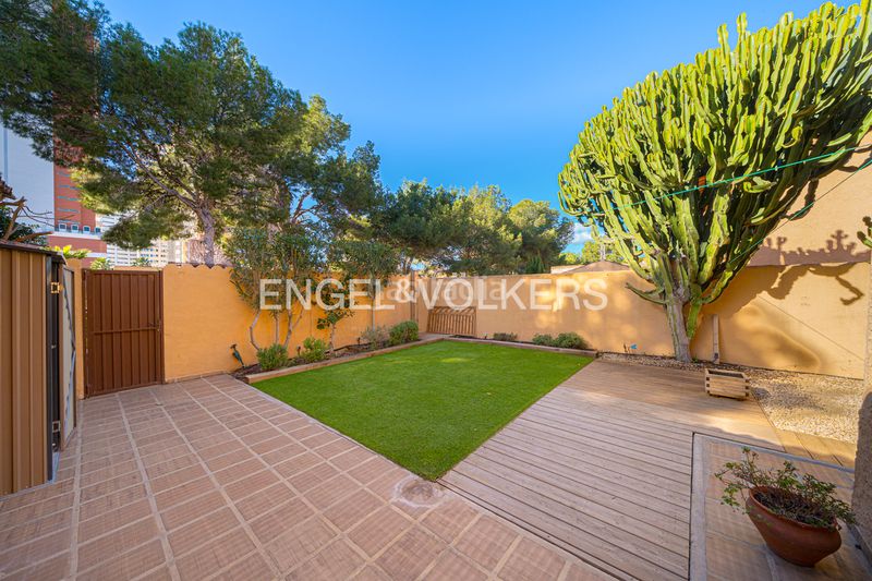 Foto feebb37f-ef4b-43bd-bd58-aac9fc3345de. Casa adosada en Sierra Helada Benidorm