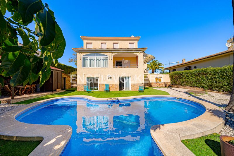Foto 4b2335f1-1451-4009-942a-6a4e27bdf19b. Casa amb piscina a Varadero Nucia (la)