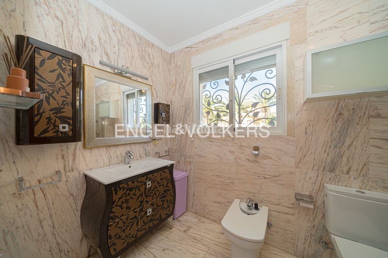 Foto 58d5ed1b-15c1-441e-951f-89a8b1e15030. Casa amb piscina a Varadero Nucia (la)