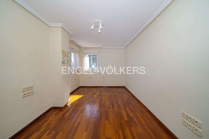 Foto ba8a6590-8a63-47b5-88eb-0d550637826d. Casa amb piscina a Varadero Nucia (la)