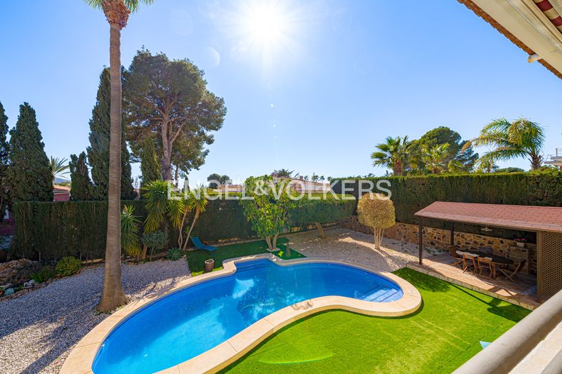 Foto f92b8c8c-6ab9-4276-9f26-c81a3d977001. Casa amb piscina a Varadero Nucia (la)