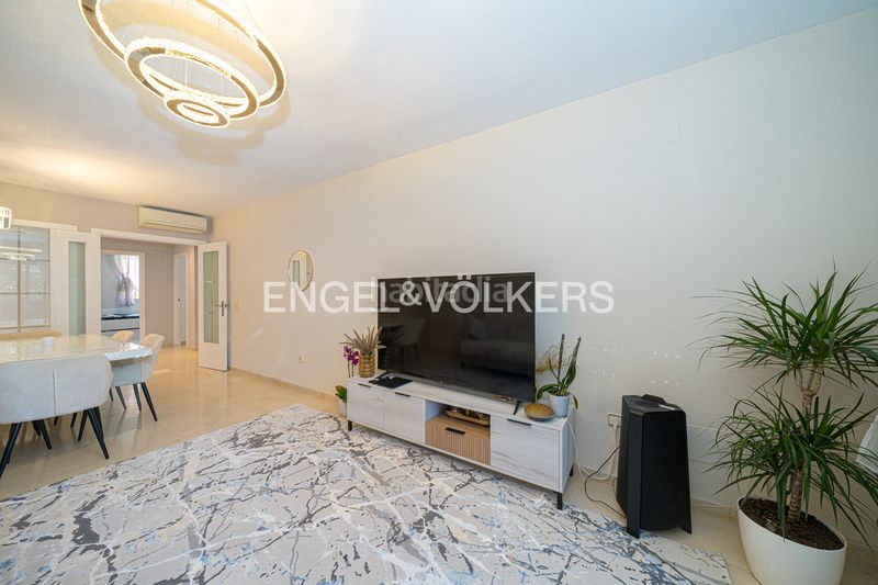 Foto 4dfc6e9f-1b26-4f10-aa49-c1ce73c9b9e3. Apartament amb piscina a Centro Urbano Benidorm