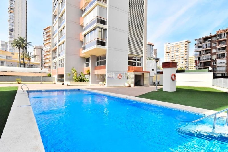 Foto bca7ad40-ca7a-43cc-9993-ac9e44ae13b7. Apartament amb piscina a Playa Levante Benidorm