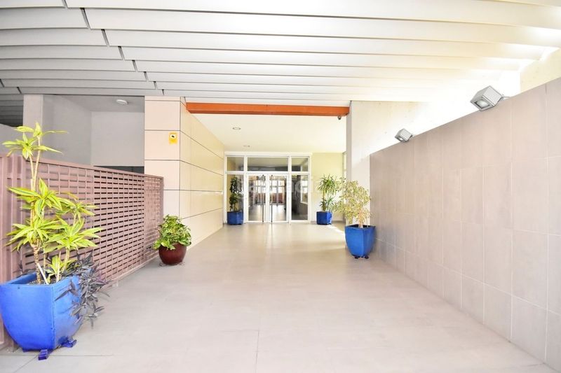 Foto c5a3aebf-d4b8-48f7-bd9e-8cf468d3ae19. Apartament amb piscina a Playa Levante Benidorm