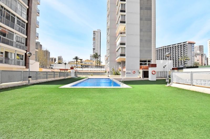 Foto f9dca698-ae12-486c-a139-f868b2b39fed. Apartament amb piscina a Playa Levante Benidorm