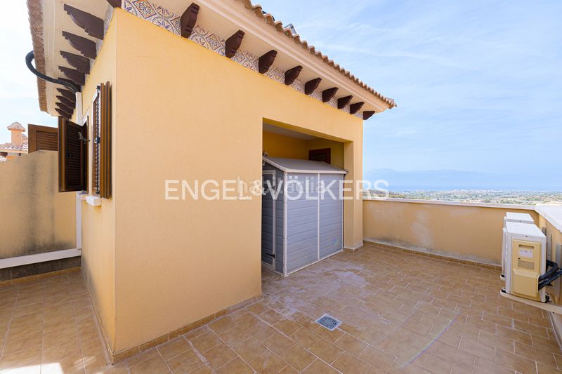Foto 235cf2bb-5394-4f28-b245-566b6c0cf446. Casa amb piscina a balcón de Finestrat-terra marina Finestrat