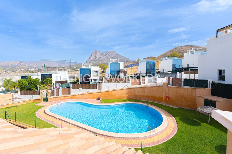 Foto 43576c6b-20b1-4375-ae3b-a2dd3dfaac94. Casa amb piscina a balcón de Finestrat-terra marina Finestrat