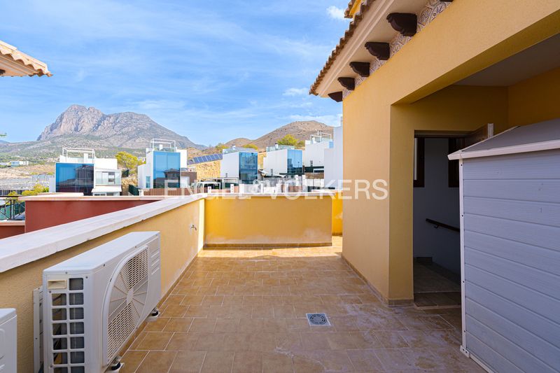 Foto 4c0aa502-fc23-45b6-9d07-2e600eeb239c. Casa amb piscina a balcón de Finestrat-terra marina Finestrat