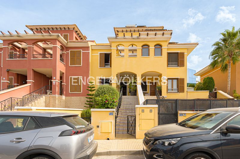 Foto 6f46ad35-5745-420c-b9d7-3958ac304ab8. Casa amb piscina a balcón de Finestrat-terra marina Finestrat