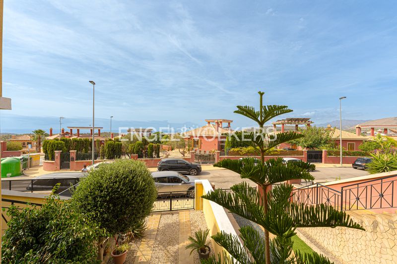 Foto a1601f4f-7243-4abb-8de1-bb8aea349f72. Casa amb piscina a balcón de Finestrat-terra marina Finestrat