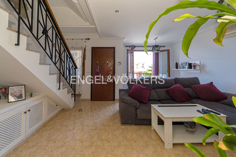 Foto a55004bb-de2c-4394-b501-73d1b160c838. Casa amb piscina a balcón de Finestrat-terra marina Finestrat