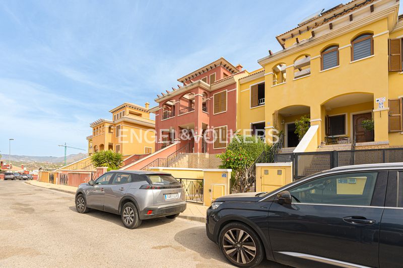 Foto f2169c13-2b66-4551-a6fe-42083483c956. Casa amb piscina a balcón de Finestrat-terra marina Finestrat