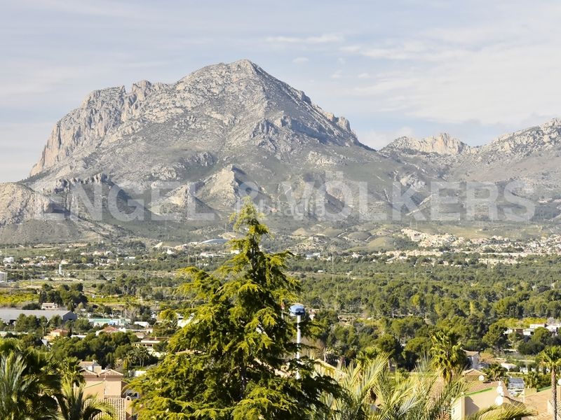 Foto 2c615b5d-9a84-474a-9b82-f43c65305610. Lloguer casa amb piscina a Levante Alto Benidorm