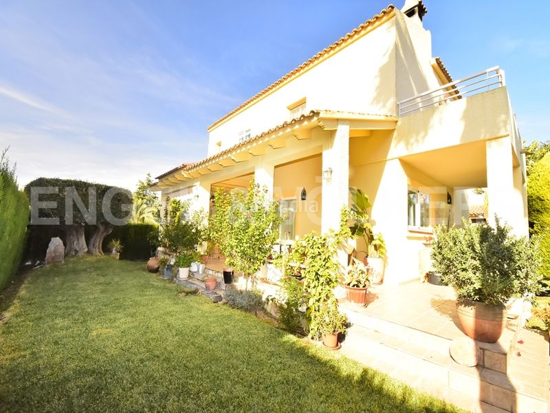 Foto 41189f77-6abe-4860-845c-4af203a53b41. Lloguer casa amb piscina a Levante Alto Benidorm