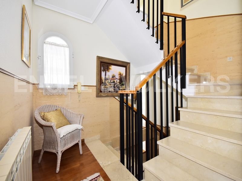 Foto 7a3075e9-3949-48ae-bb46-1881e39b0f16. Lloguer casa amb piscina a Levante Alto Benidorm