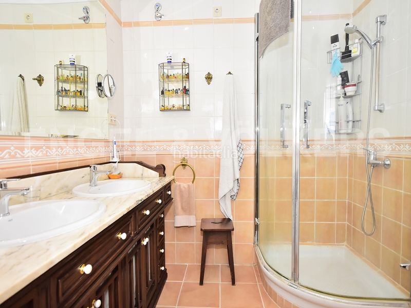 Foto 9bb209c8-ba32-4a1f-8ecf-0628b8a10383. Lloguer casa amb piscina a Levante Alto Benidorm