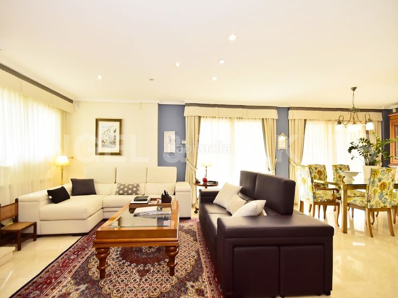 Foto a0687b11-f978-4343-ae13-794ae9cc00d7. Lloguer casa amb piscina a Levante Alto Benidorm