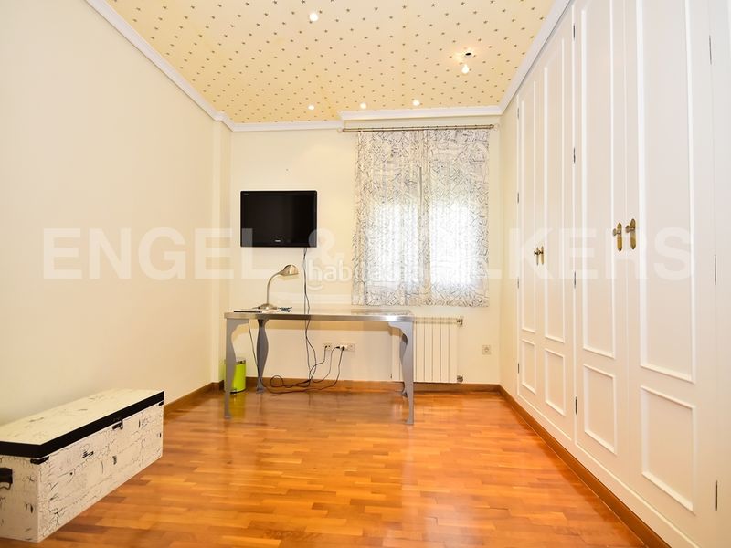 Foto f01f0e21-35aa-4ac7-9b8f-54b292dd64c2. Lloguer casa amb piscina a Levante Alto Benidorm