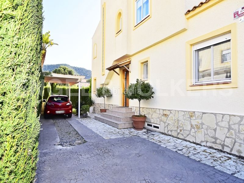 Foto f37e9c96-4624-40d1-ae94-a39c223d6c6b. Lloguer casa amb piscina a Levante Alto Benidorm