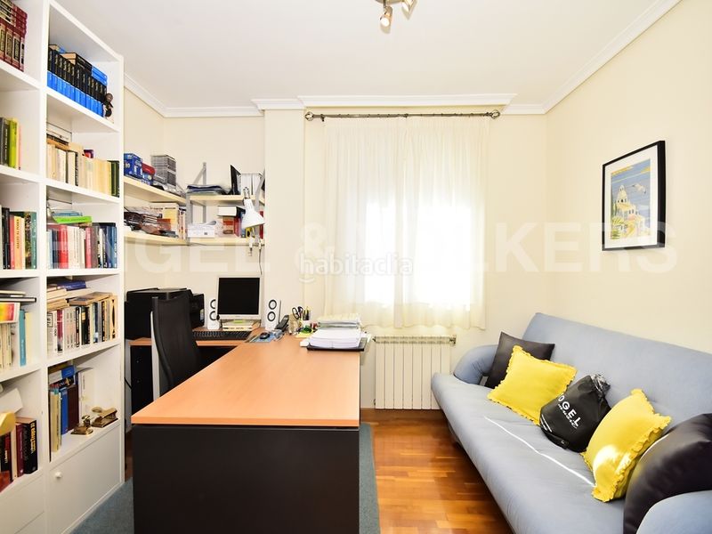 Foto fd9f0a94-8b6e-428f-86e4-10b6d980e230. Lloguer casa amb piscina a Levante Alto Benidorm