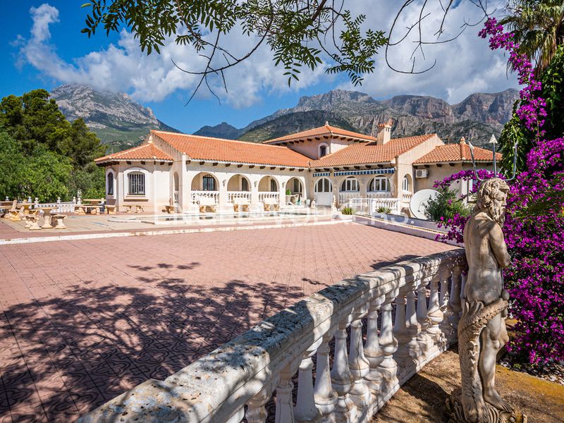 Foto 11f48399-2cf2-4f4a-9fc4-4866d1449c86. Casa amb xemeneia piscina a Montebello - Nou Espai Nucia (la)