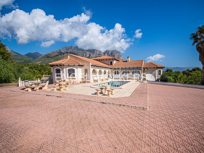 Foto 28d67101-4249-4ef3-a37d-dda34f3bd795. Casa amb xemeneia piscina a Montebello - Nou Espai Nucia (la)