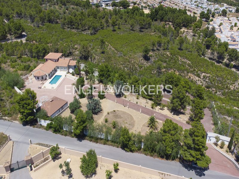 Foto 44b046e1-f45d-449b-8a80-65a71adffe44. Casa amb xemeneia piscina a Montebello - Nou Espai Nucia (la)