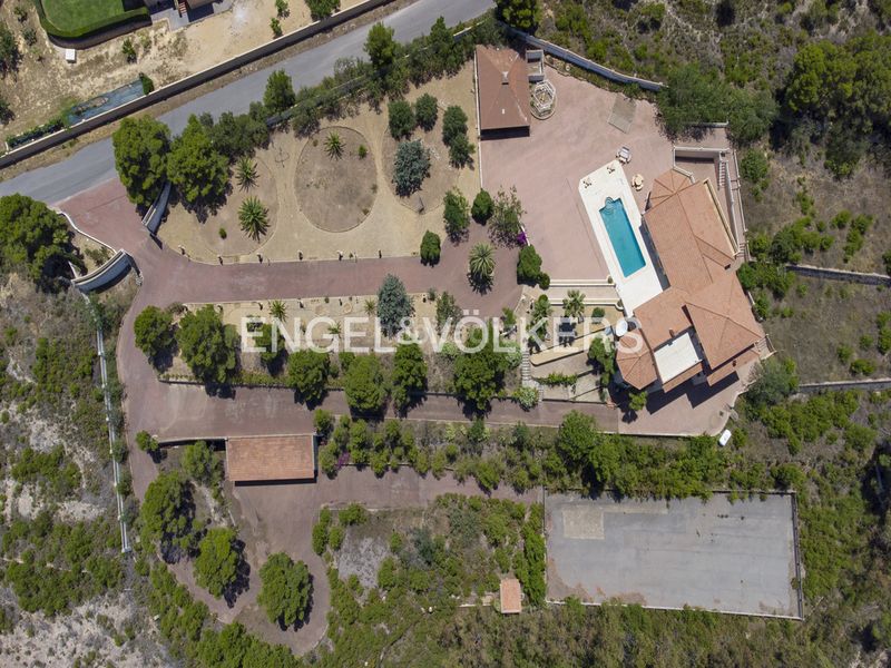 Foto 48ac62b0-510f-438a-a11b-fc8754326f27. Casa amb xemeneia piscina a Montebello - Nou Espai Nucia (la)