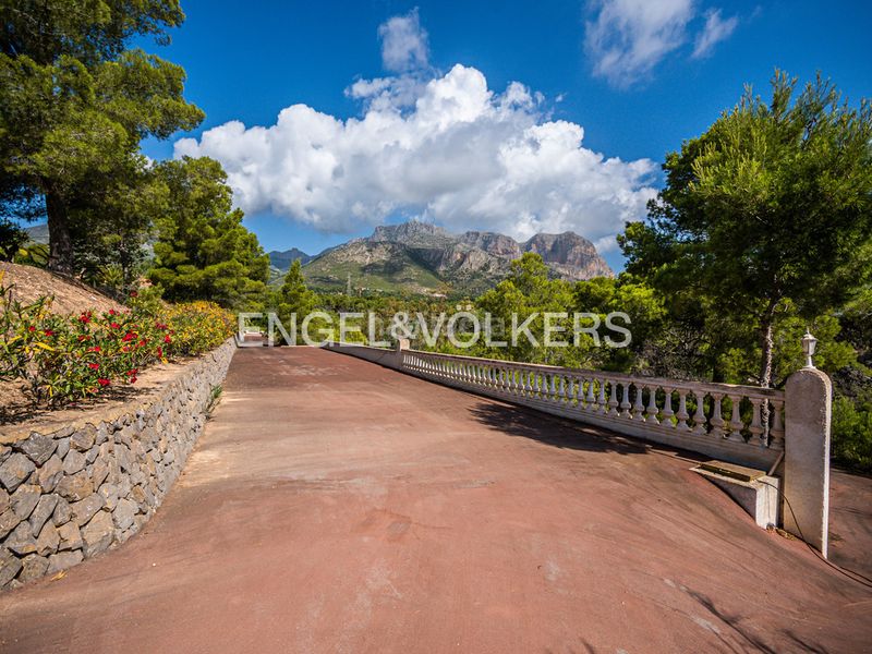 Foto 590cd652-43db-4fdf-b80a-d5ed4170c873. Casa amb xemeneia piscina a Montebello - Nou Espai Nucia (la)